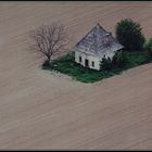 HAUS IM FELD