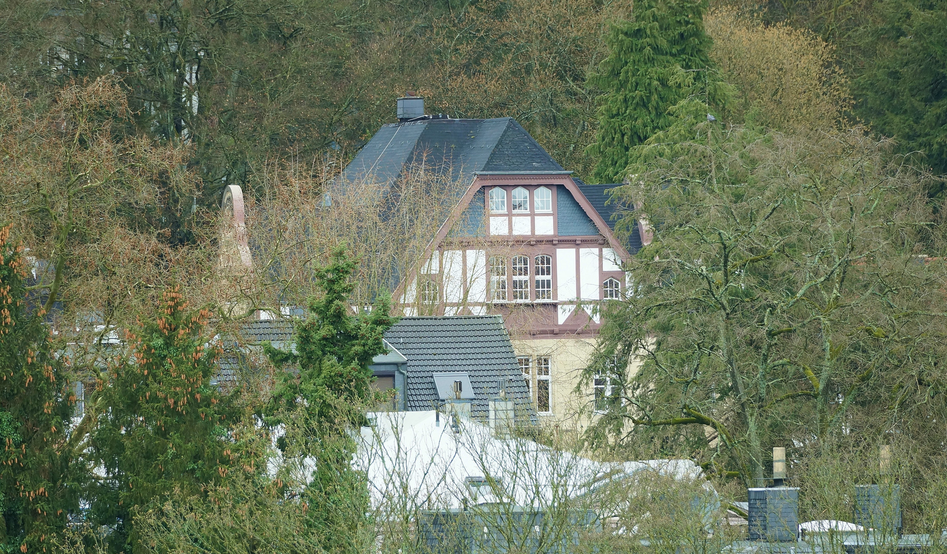 Haus im Wald Foto & Bild architektur, profanbauten, gutshäuser und