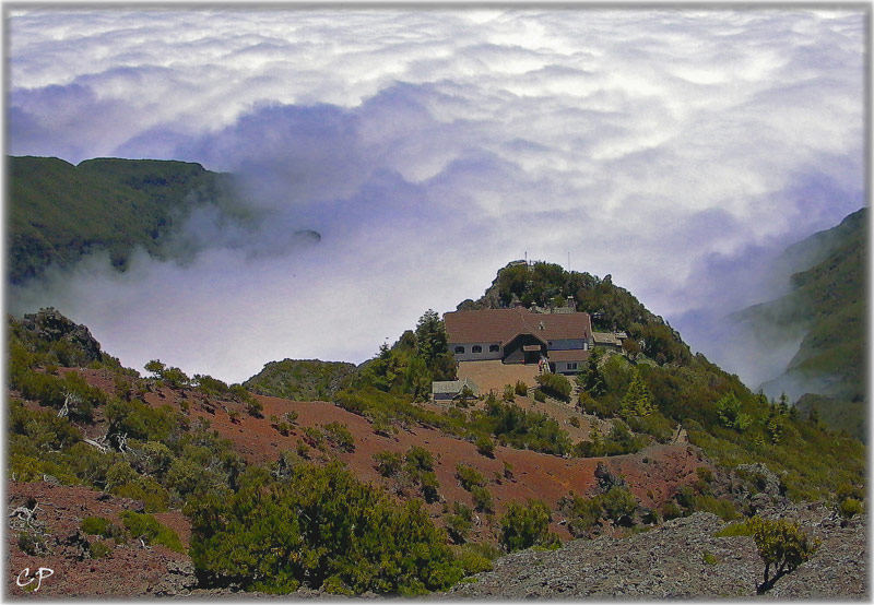 Haus in den Wolken