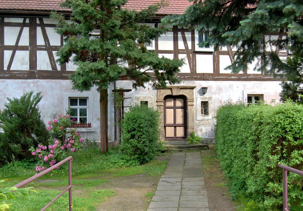 Haus jenseits der Brücke