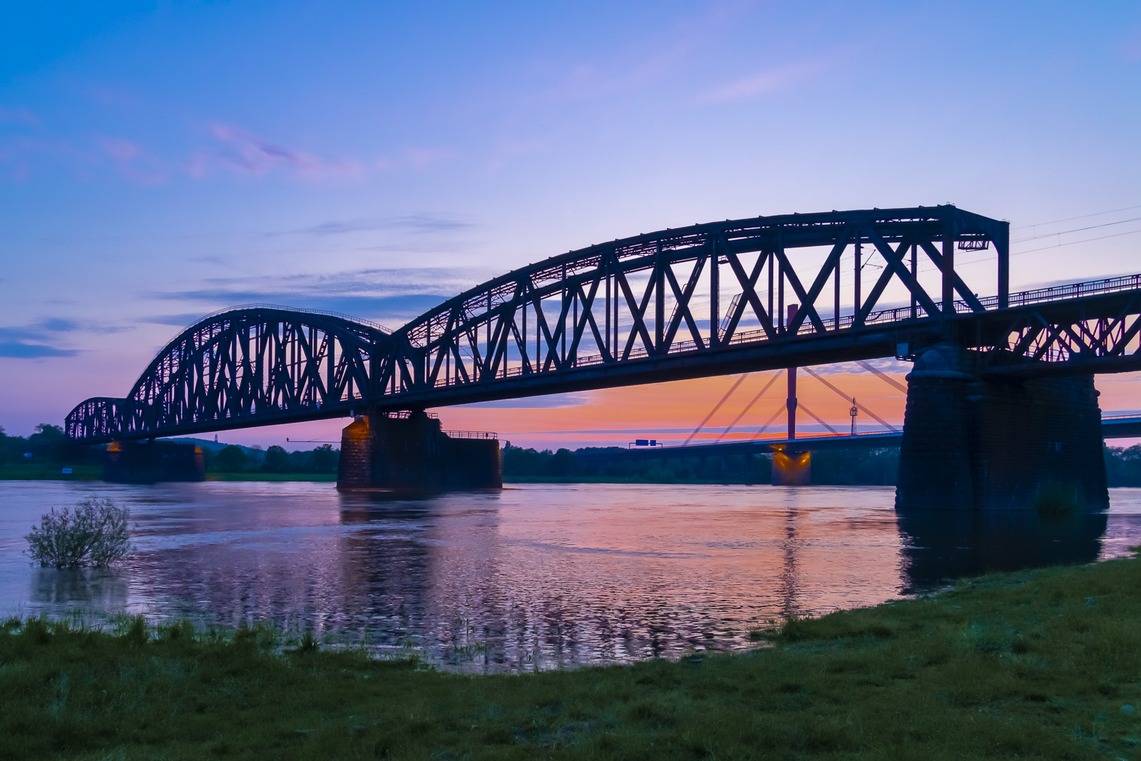 Haus Knipp Eisenbahnbrücke