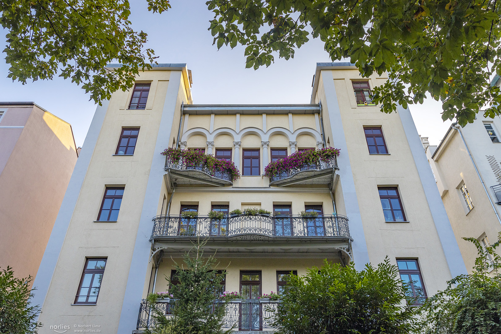 Haus mit Balkon