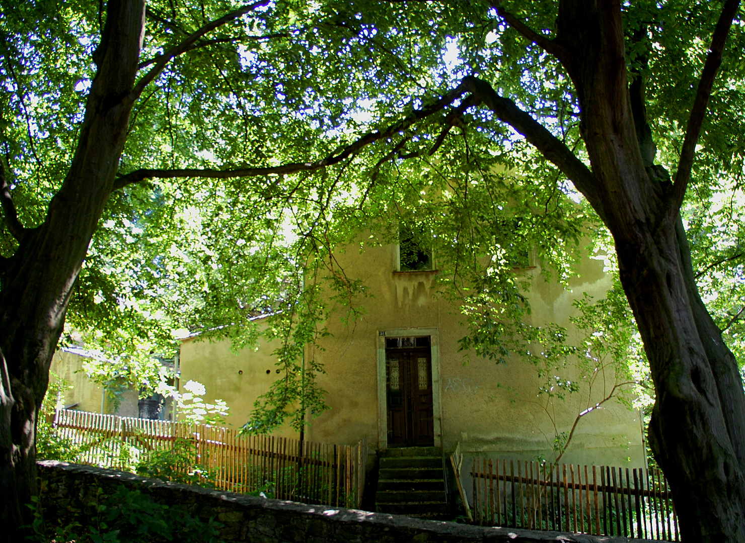 Haus mit Garten, nichts als Stille