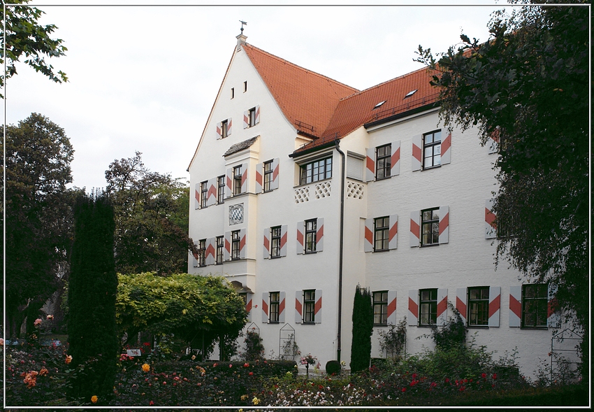 Haus mit Rosengarten ...