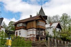 Haus mit Türmchen