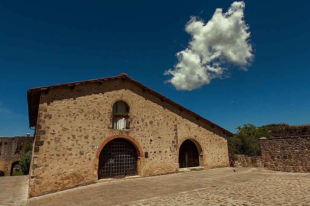 Haus mit Wolke