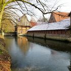 Haus Rund mit Brücke und Torhaus.von 1695.