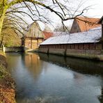 Haus Rund mit Brücke und Torhaus.von 1695.