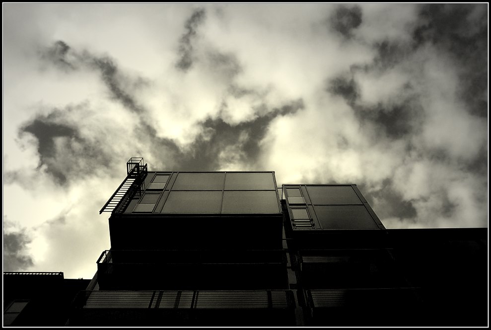 haus unter wolken