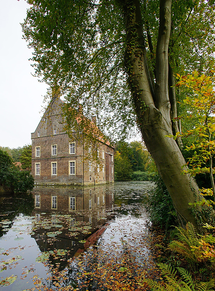 Haus Welbergen im Herbst.