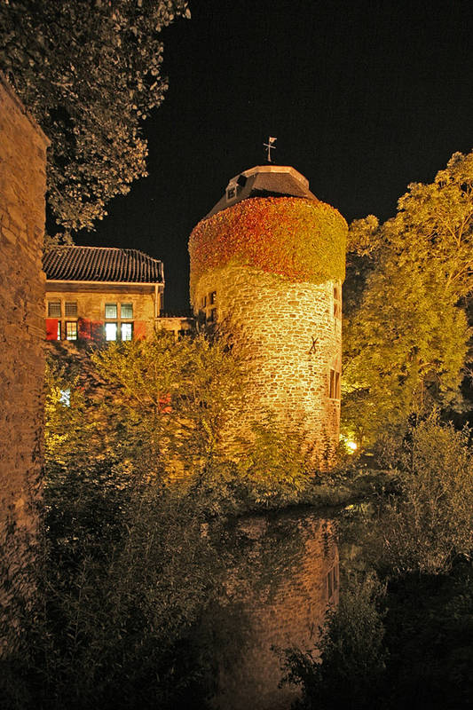 "Haus zum Haus" mit Wasserspiegelung