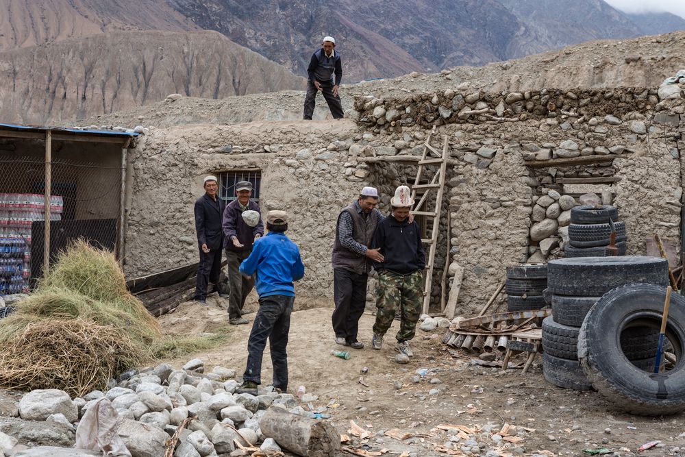 Hausbau am Karakorum-Highway...