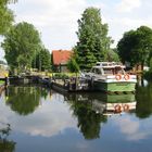 Hausboot an der Schleuse