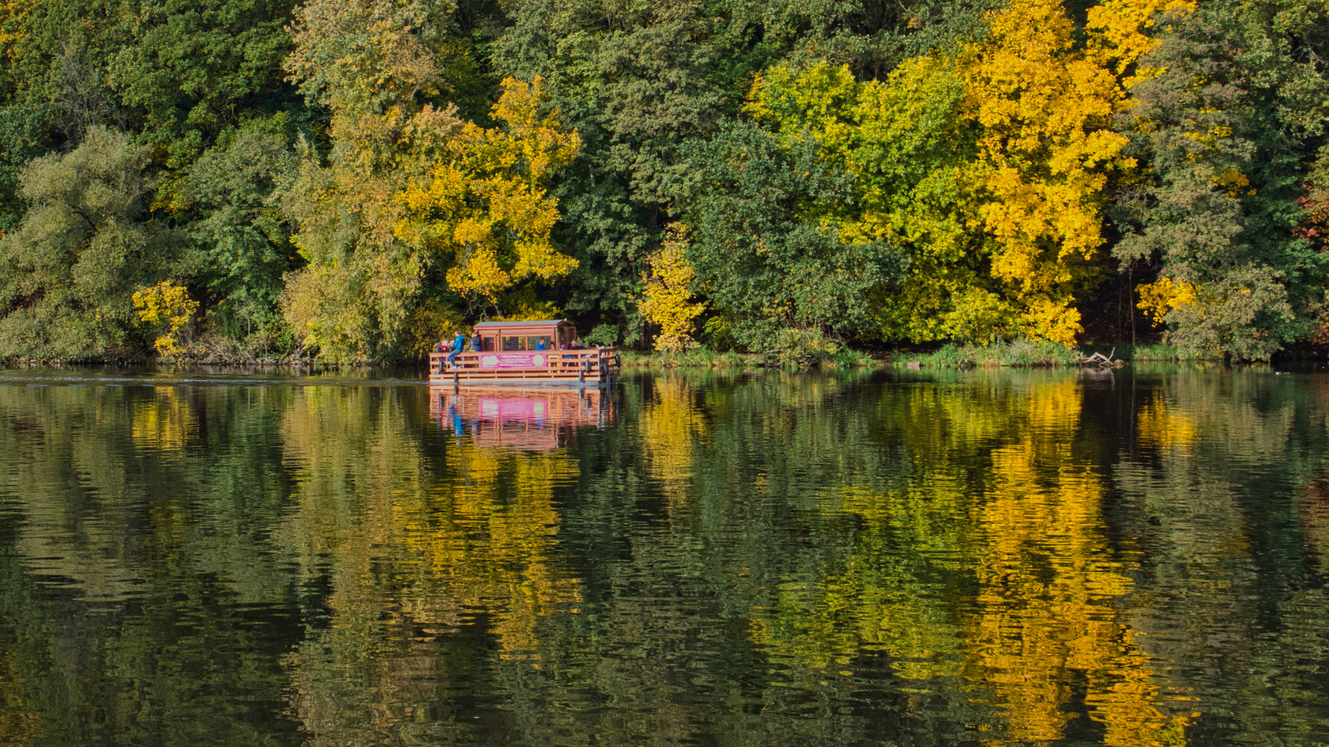 Hausboot im Farbrausch