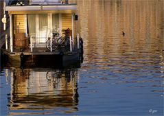 Hausboot im Spiegel.....