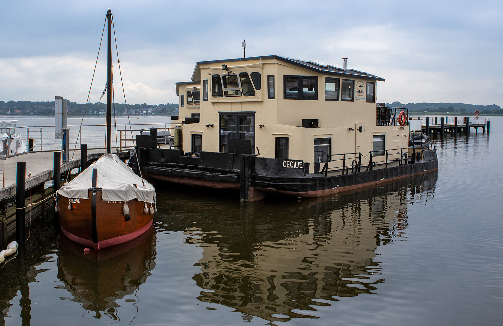 Hausboot und Jesusboot 001