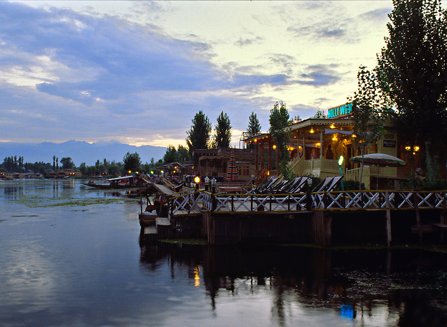 Hausboote auf dem Dal-See 02