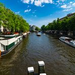 Hausboote und Grachtentour-Boot, Amsterdam