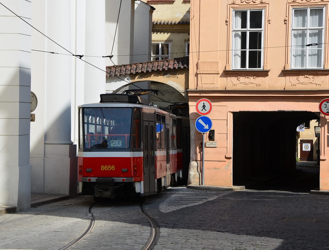 Hausdurchfahrt in Prag