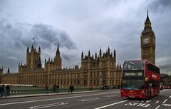 Hauses of Parliament,Big Ben und Bus