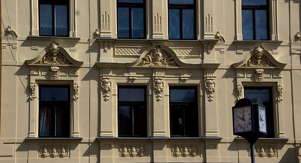 Hausfassade am Marktplatz von Rumburk/Tschechien