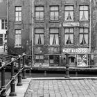 HAUSFASSADE AN EINER AMSTERAMMER GRACHT ENDE DER 60er JAHRE