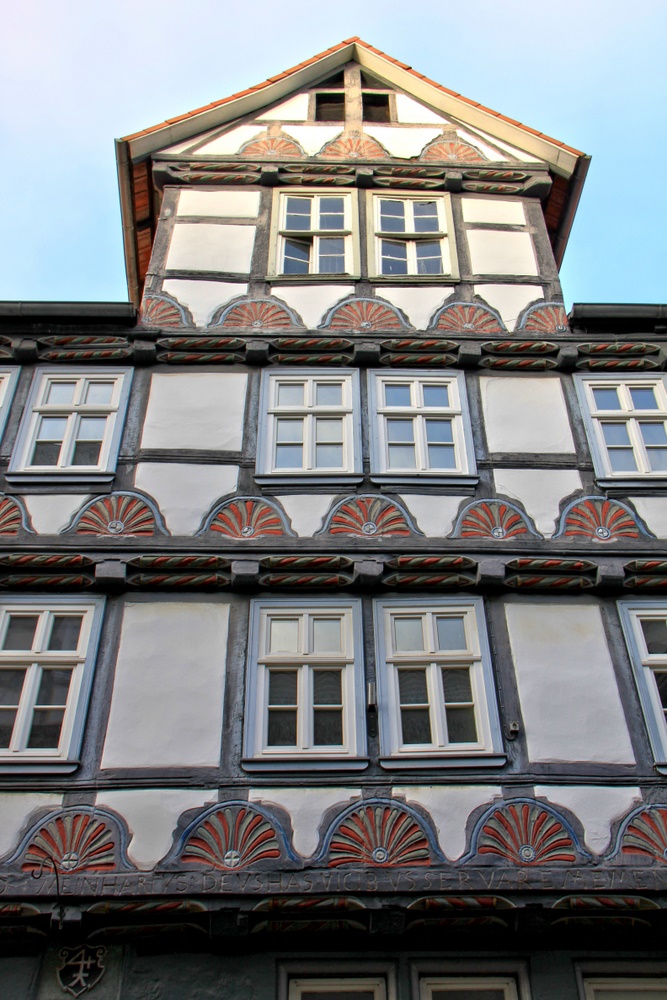 Hausfassade mit Muschelmotiv