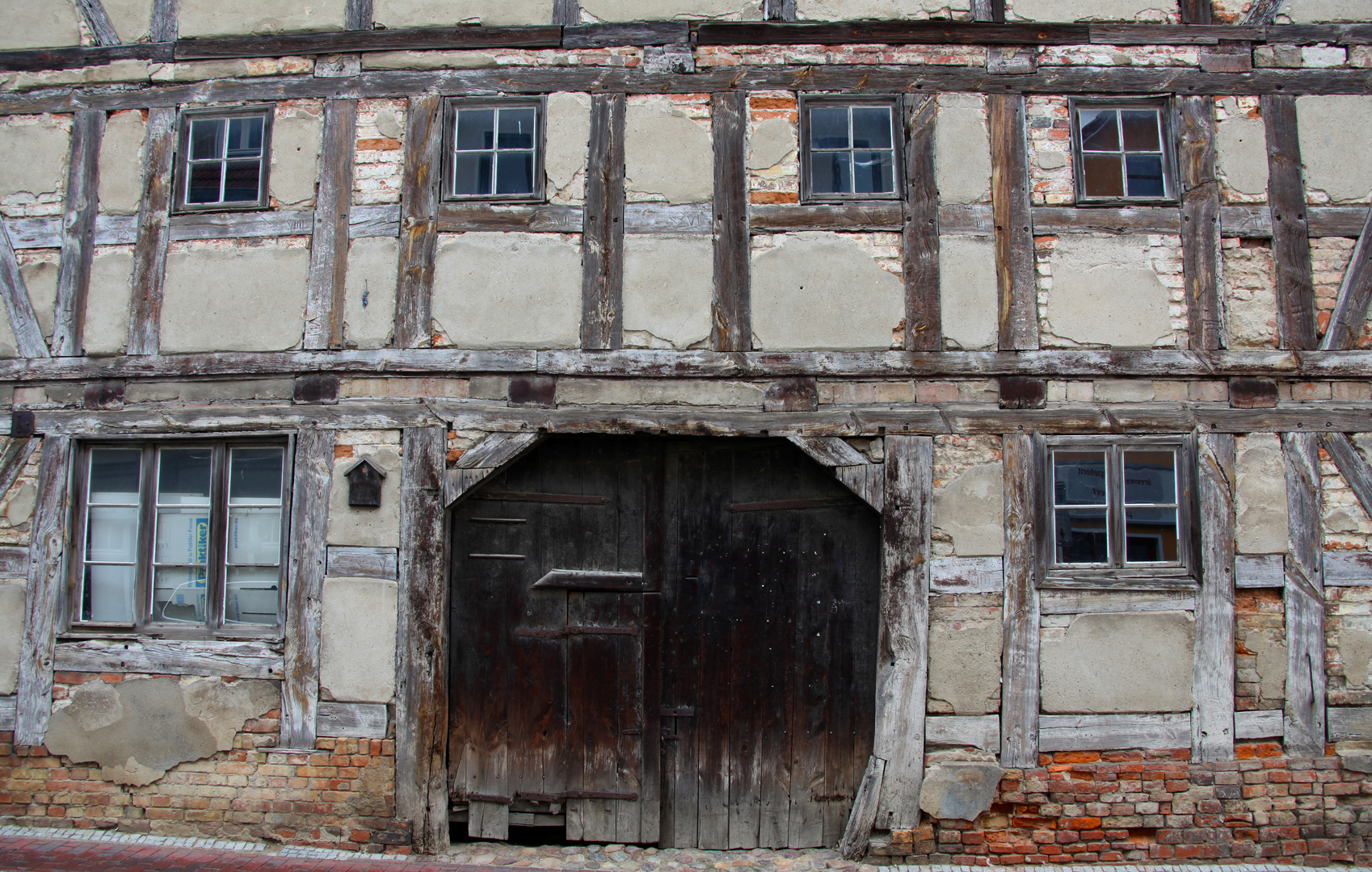 Hausfassade unrenoviert in Waren