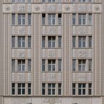 Hausfront in der Berliner Karl Marx Allee