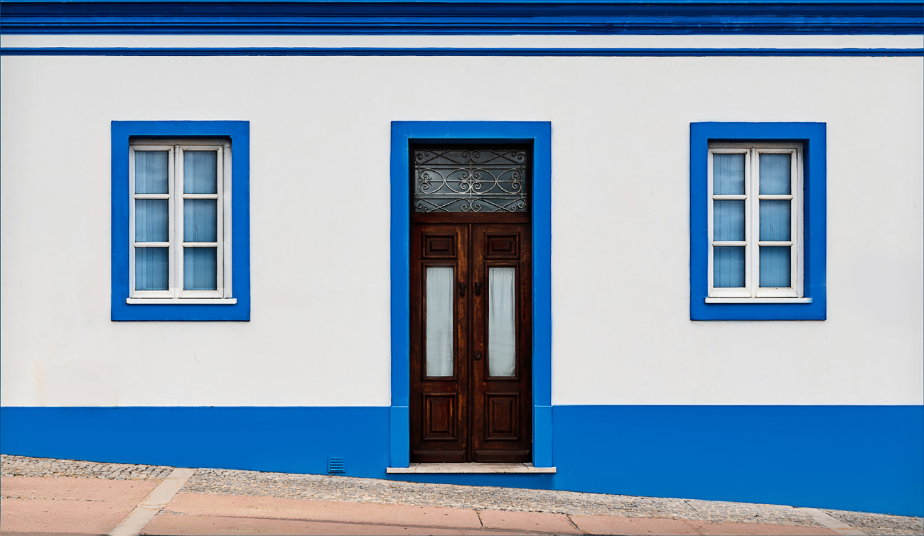 Hausfront mit Blau 