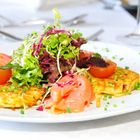 Hausgebeizter Lachs mit Kartoffelrösti