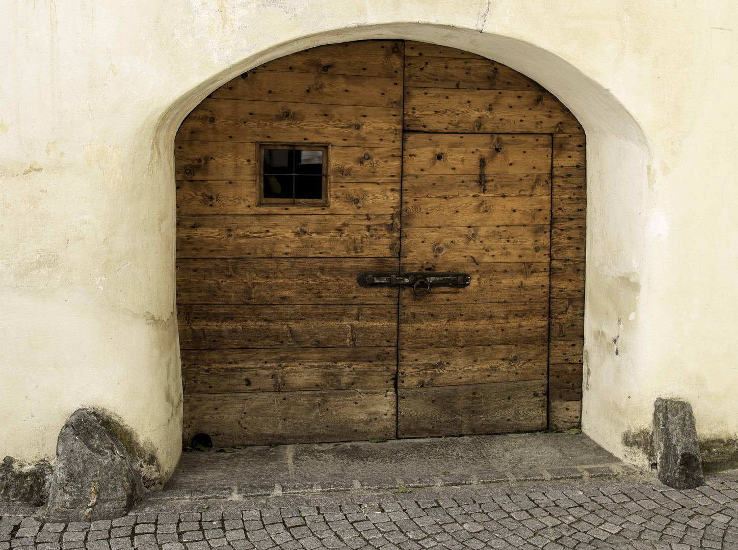 Haustüre in einem alten Bündnerhaus