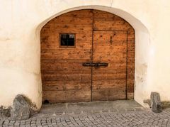 Haustüre in einem alten Bündnerhaus