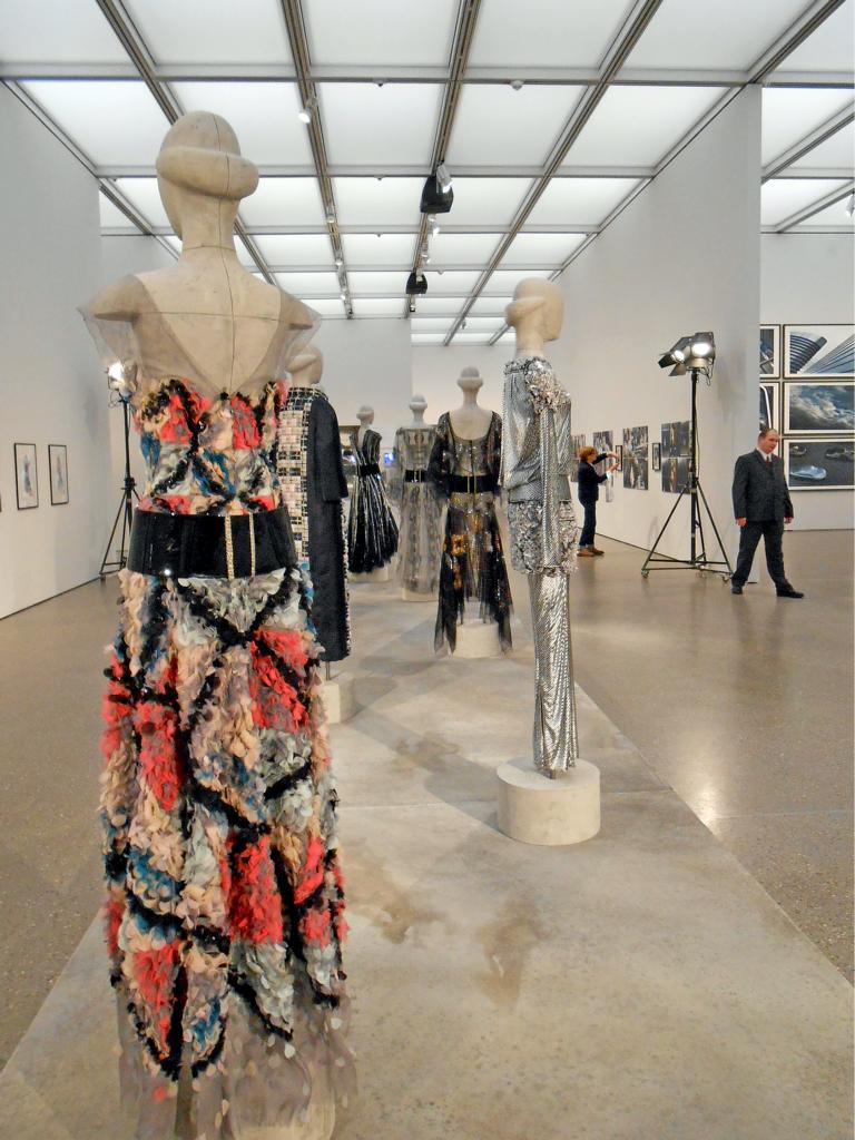 Haute Couture in der "Karl Lagerfeld-Ausstellung" im Museum Folkwang/ Essen