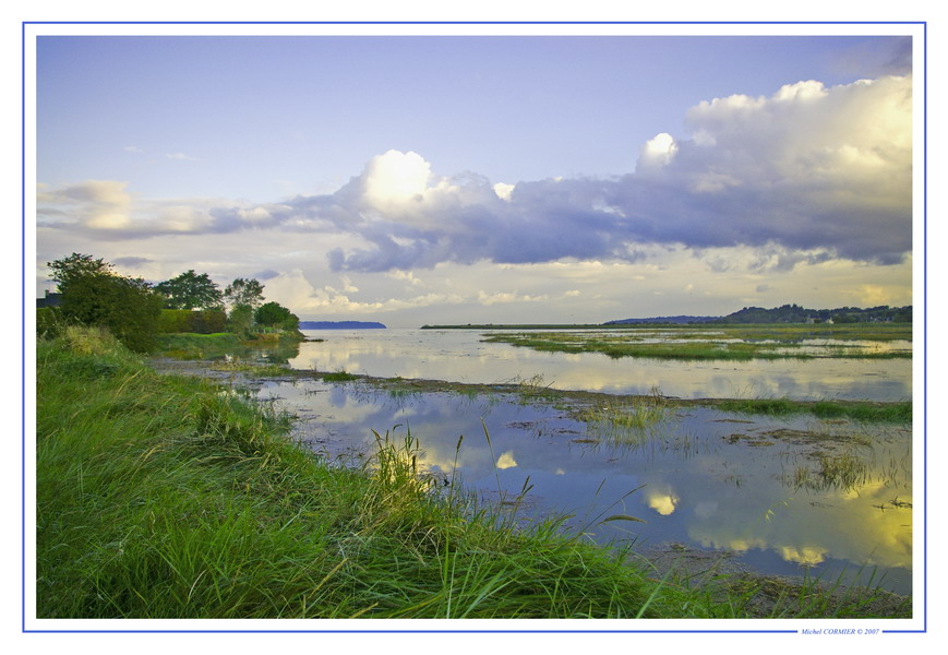 Haute mer dans la baie