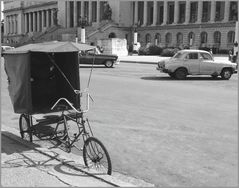 Havana - *modernes* Fahrradtaxi vor dem Capitol