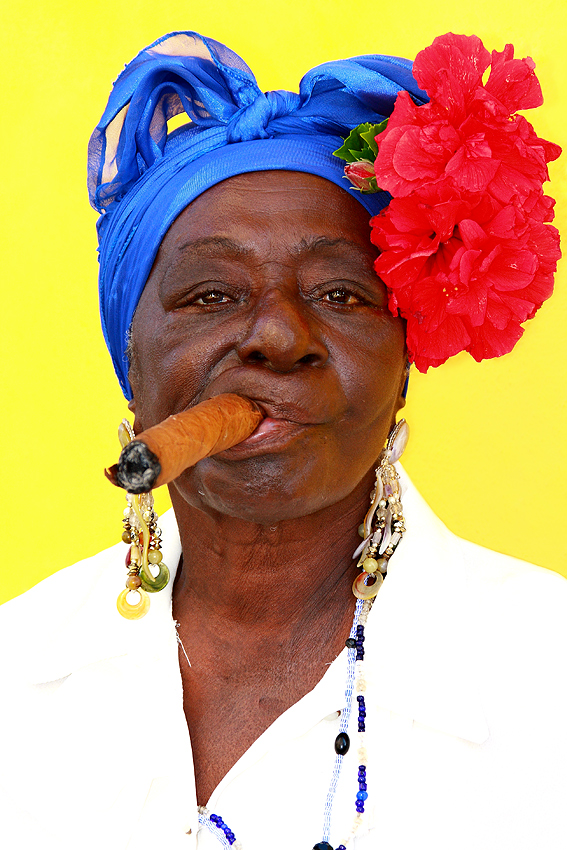 Havanna Streets XIII - Fat Cigar Lady
