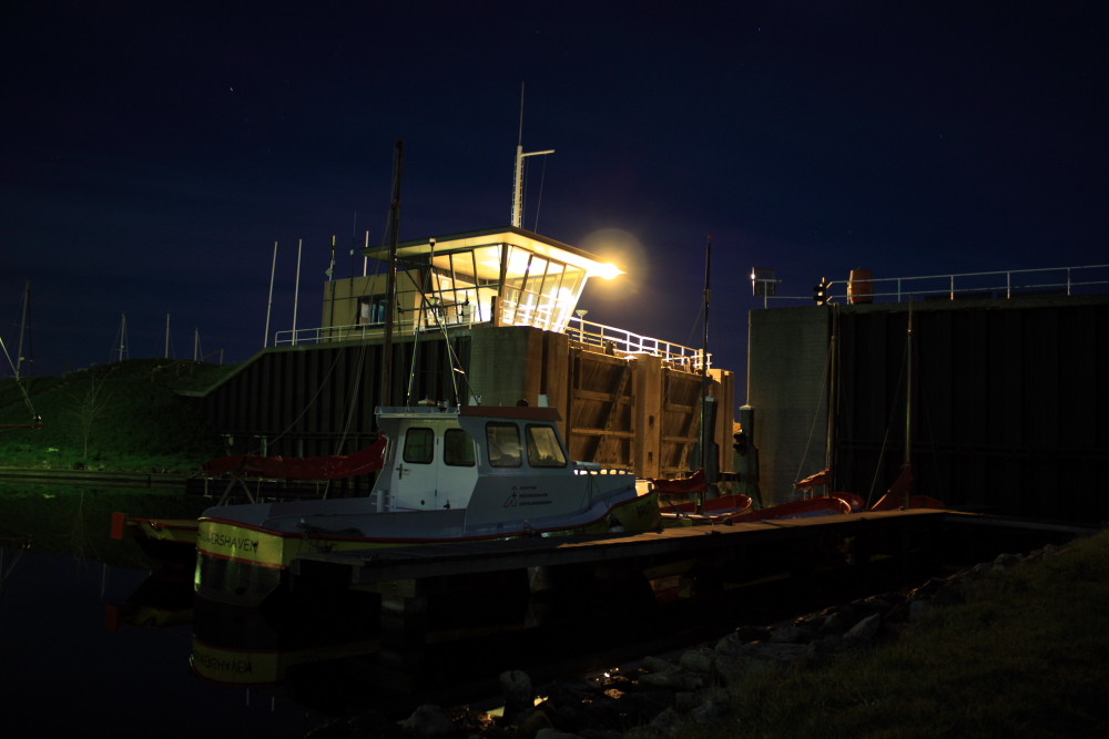 Haveneinfahrt bei Nacht von St.Otto 