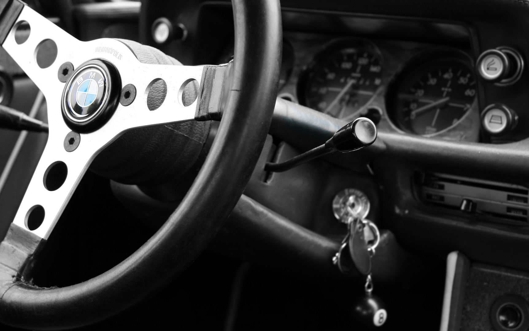 Having a look inside an old BMW. Stoked of the steering wheel.