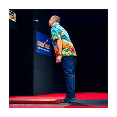 [hawai501 I wayne mardle I spitting squared]