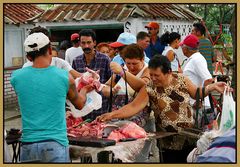 ¡Hay carne! - Wochenmarkt in Baguanos / Cuba