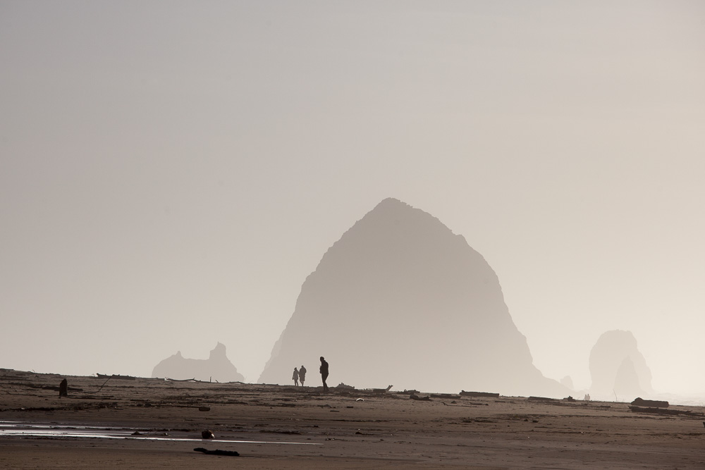 Haystack Rock mit Menschen