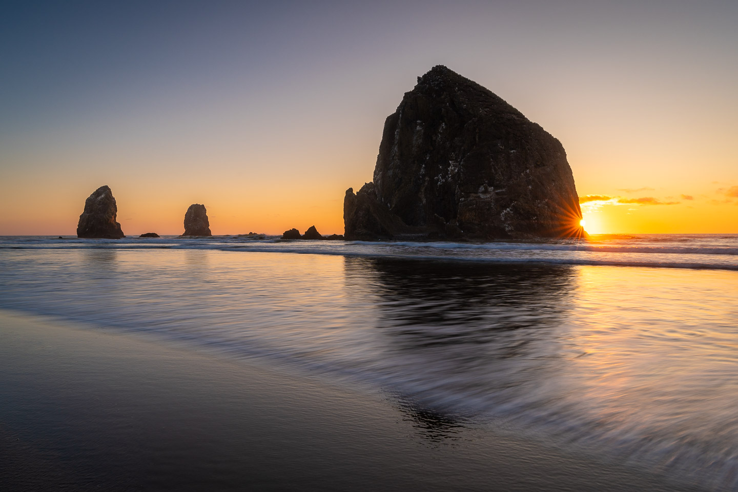 Haystack Rock zum Sonnenuntergang