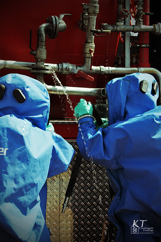 HAZMAT worker´s.....