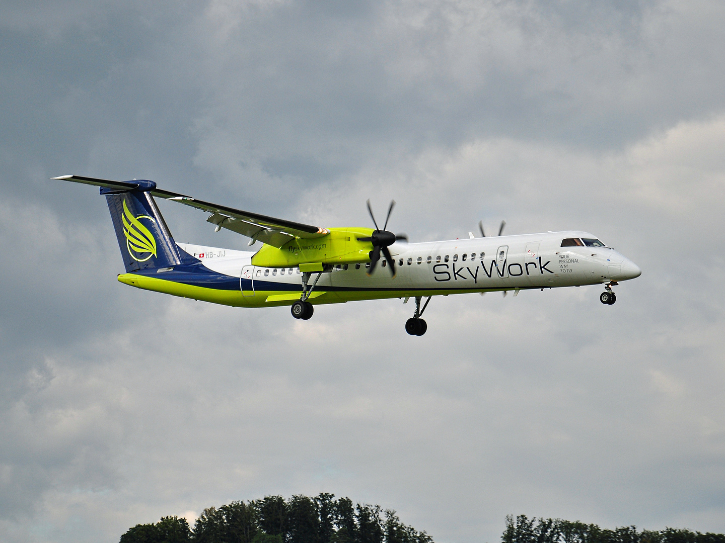 HB-JIJ, DHC-8-402 Q400, SkyWork Airlines in BRN