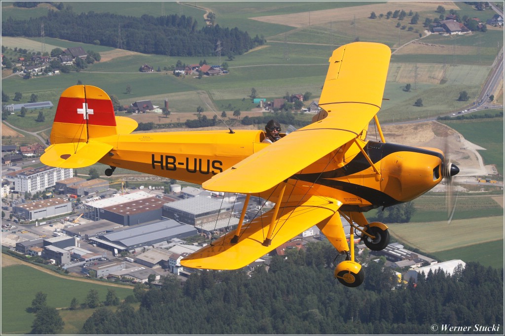 HB-UUS macht einen Air-to-Air Flug