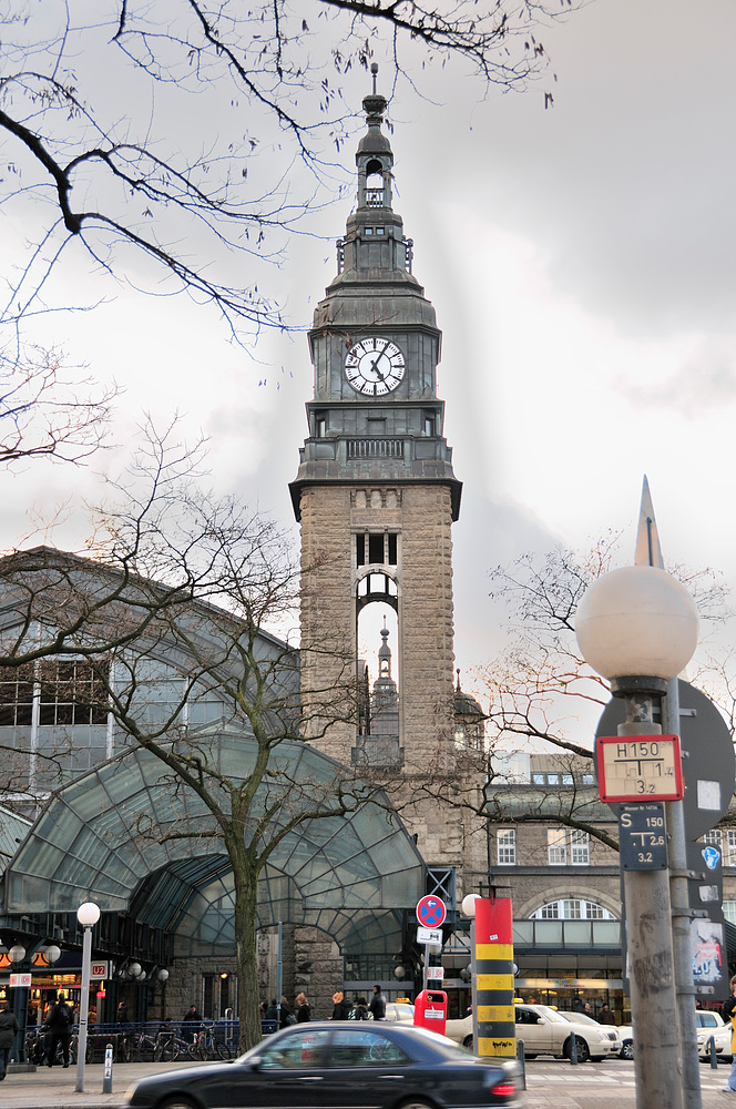 Hbf. Hamburg - Blick v.Osten auf die Nordtürme   12