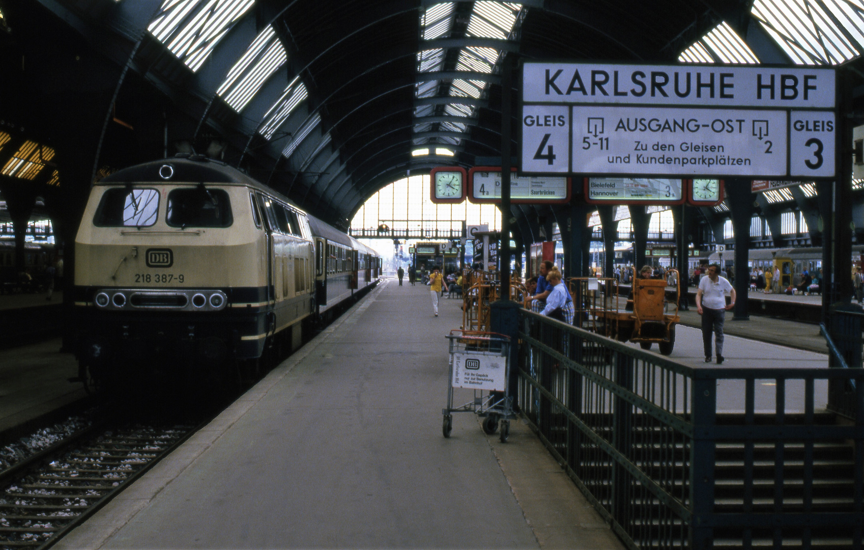 HBF Karlsruhe Foto & Bild | fotos, architektur, baden Bilder auf ...