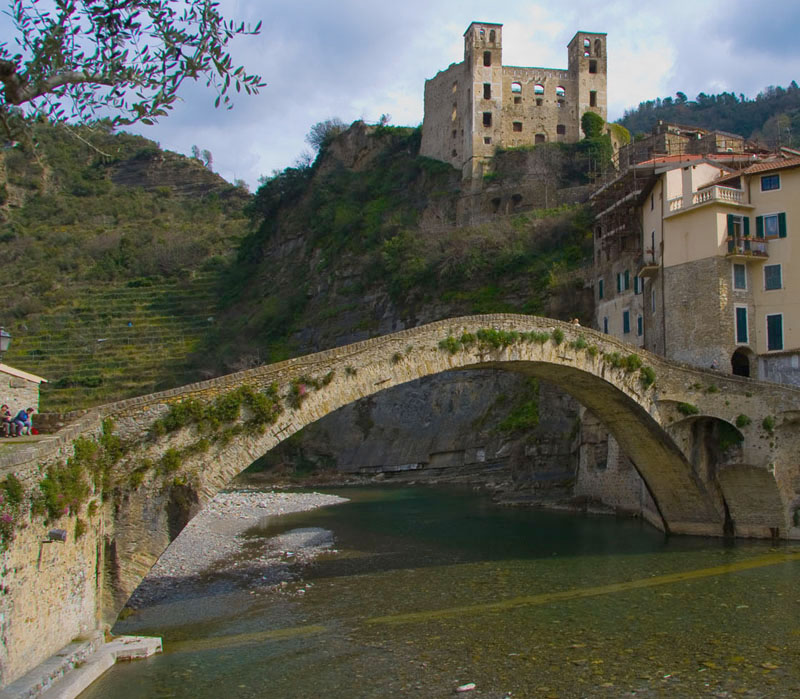 hde_Dolceacqua mit Castello die Doria