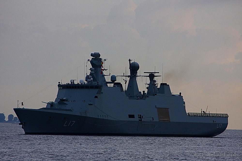 HDMS Esbern Snare (L17)